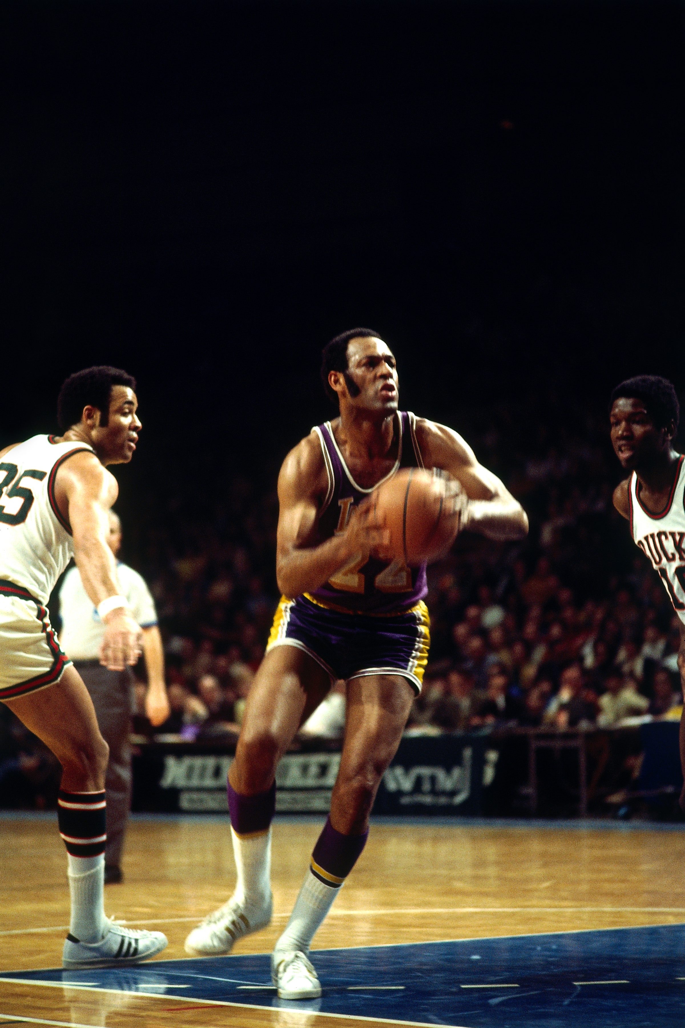 2400x3600 Elgin Baylor. Los Angeles Lakers, Phone