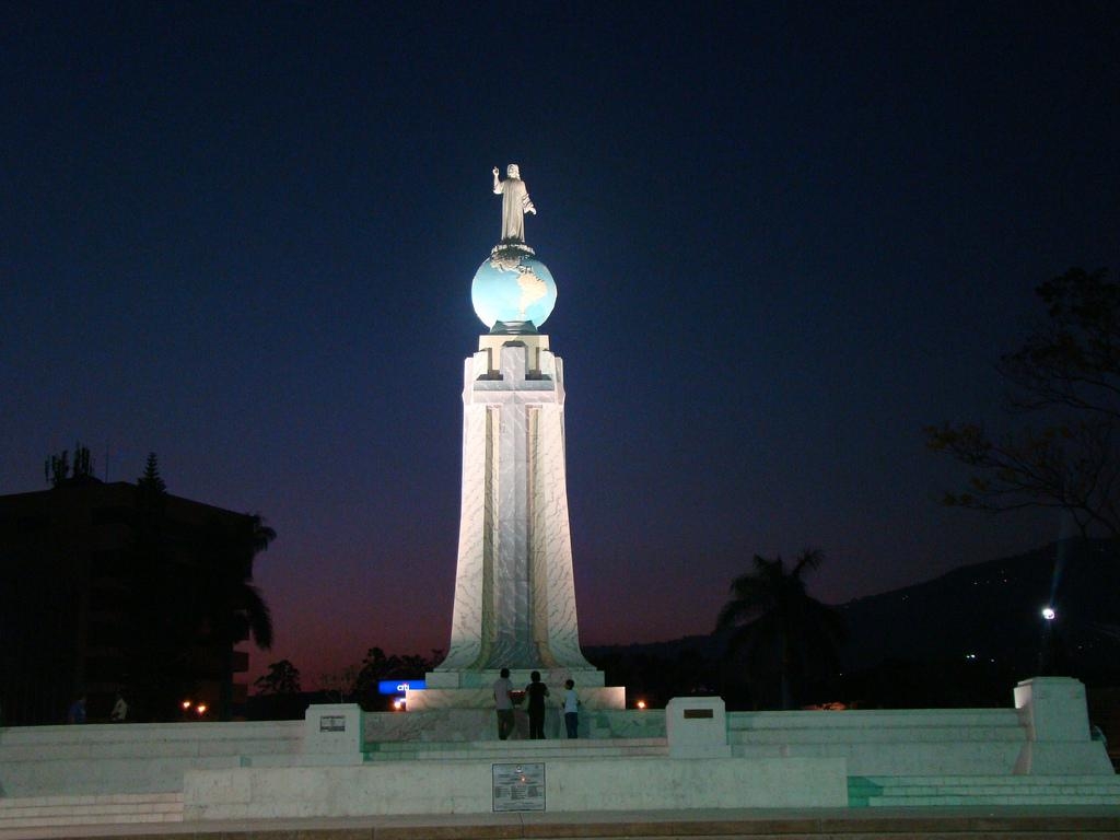 1030x770 Plaza de Las Americas, San Salvador, Desktop