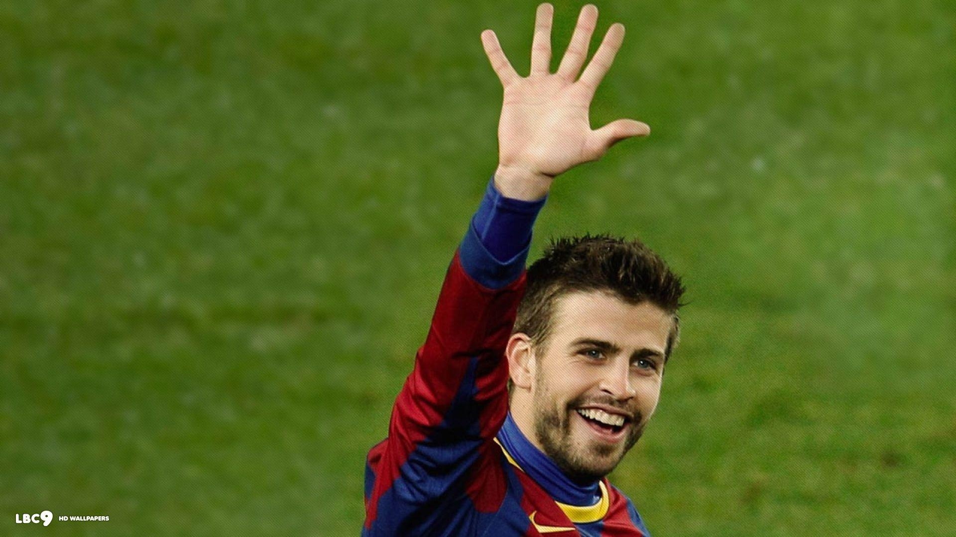 1920x1080 Barcelona Best Player Erard Pique Answering To His Fans Wallpaper, Desktop