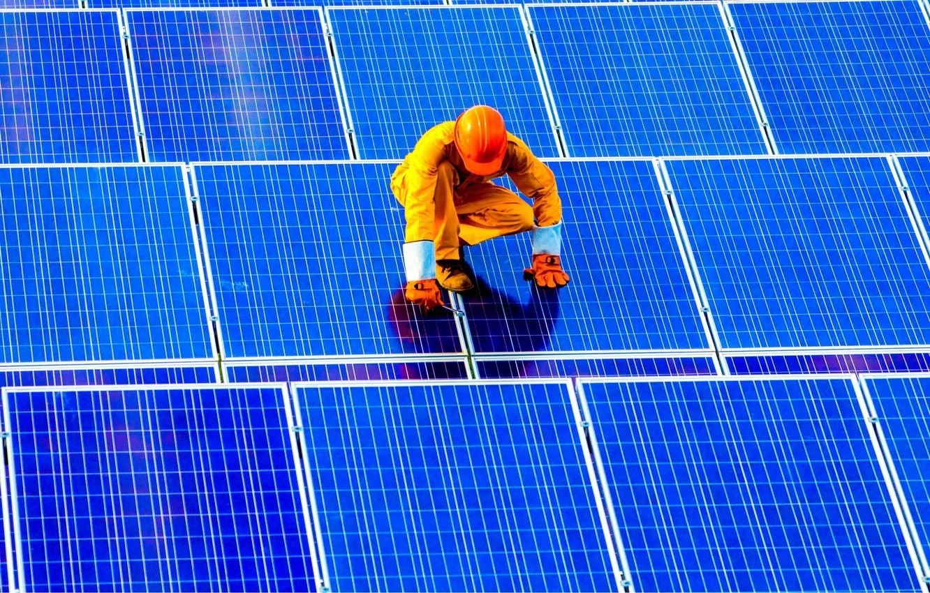 1340x850 Wallpaper Worker, Solar Panels, Solar Energy Image For Desktop, Section Hi Tech, Desktop