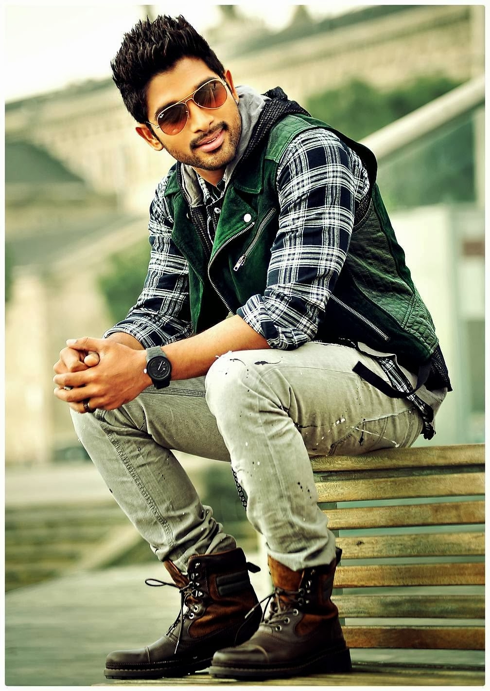 1010x1420 Mix Celebrities: Allu Arjun Stylish Stills in Romeo and Juliets, Phone