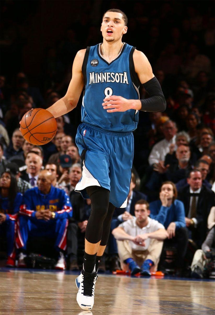 830x1200 Images: Zach LaVine, Phone