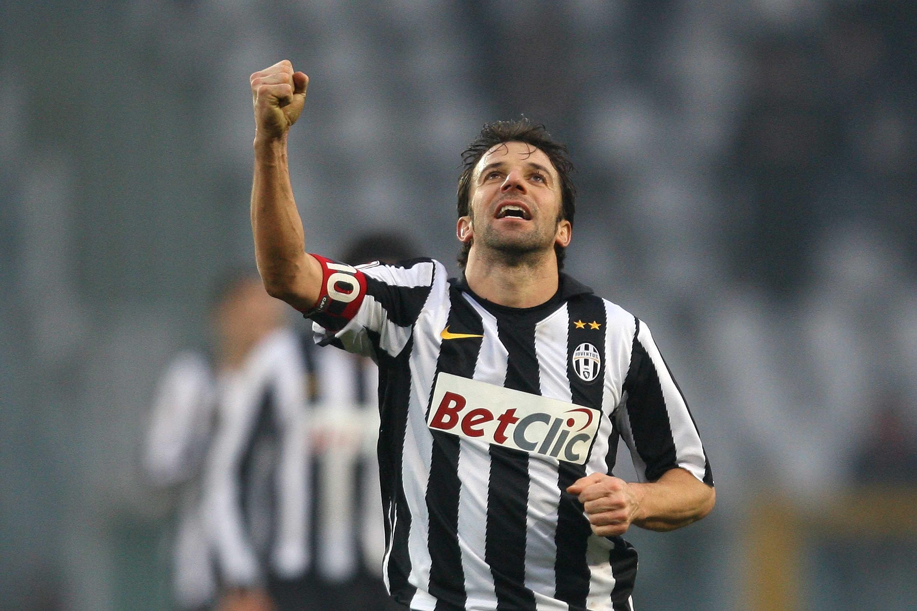 3550x2370 The football player of Sydney Alessandro Del Piero won the game, Desktop