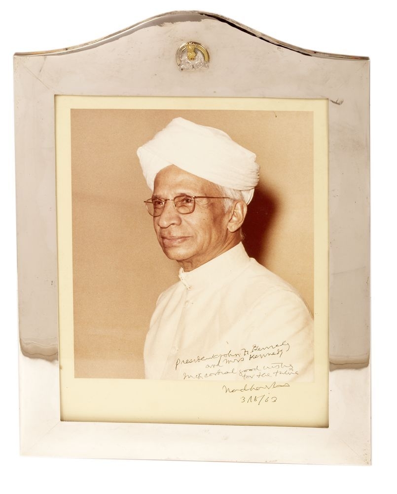 810x1000 Photograph of Sarvepalli Radhakrishna presented to President, Phone