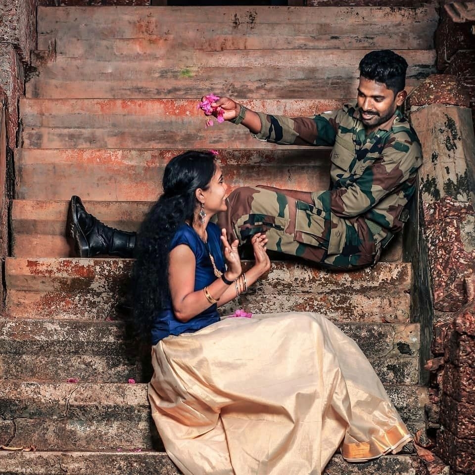 960x960 Indian Army Couple. Indian Army Girlfriend. Indian Army Lovers. Army Lovers. Army couple picture, Military couple picture, Army girlfriend, Phone