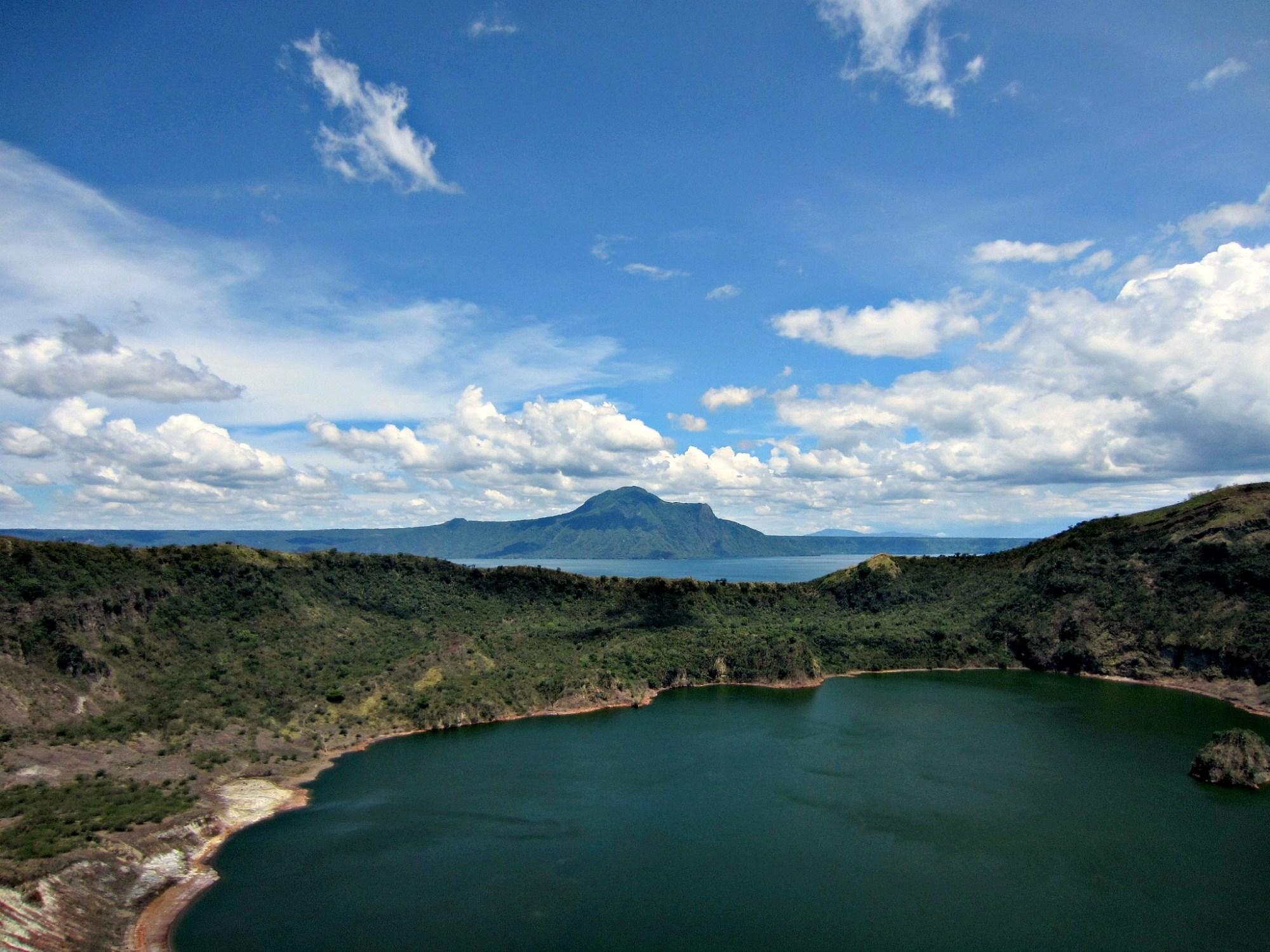 2000x1500 Mount Taal Volcano: An Easy Day Trip From Manila, Desktop