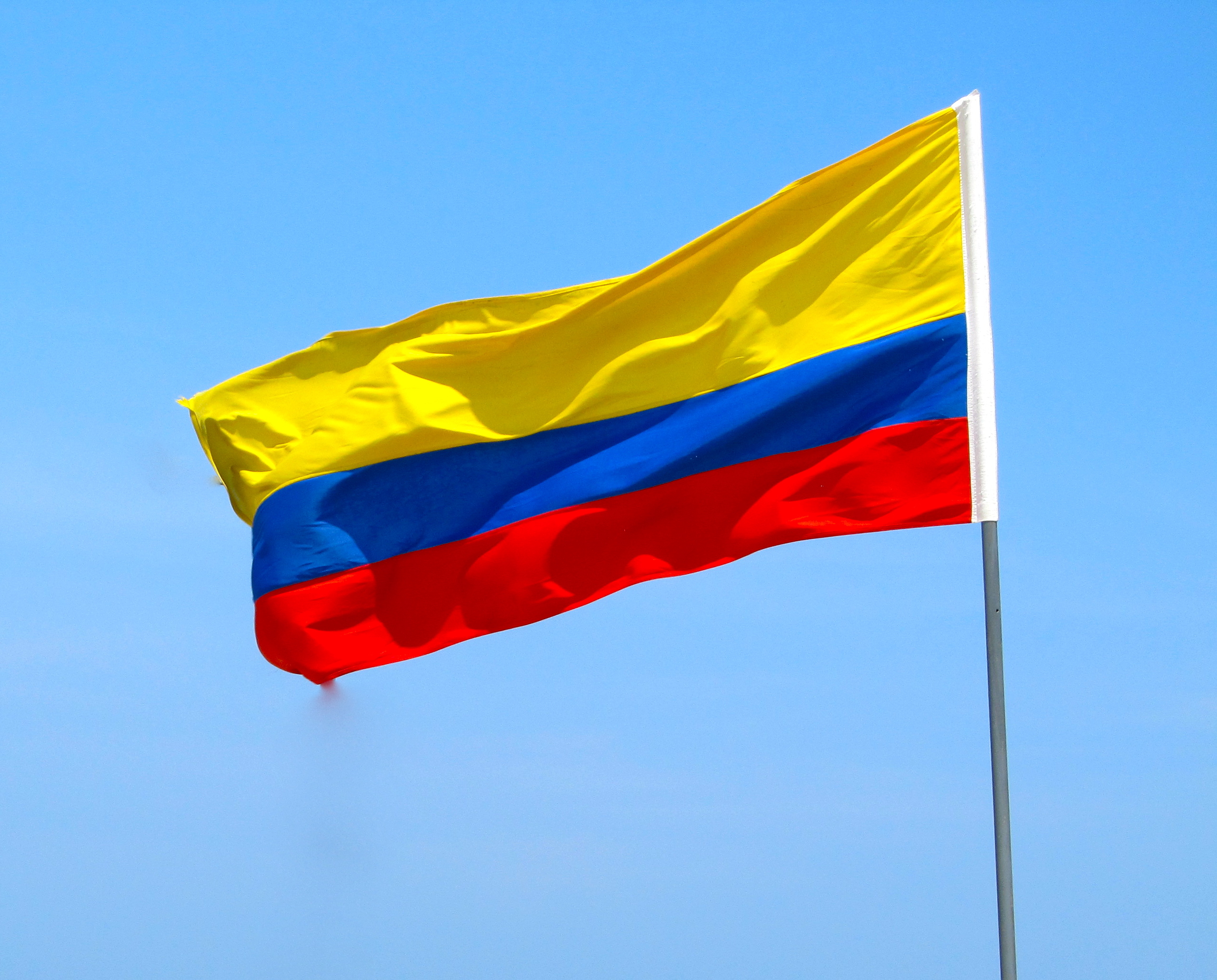 2560x2060 Colombia Flag HD Wallpaper, Desktop