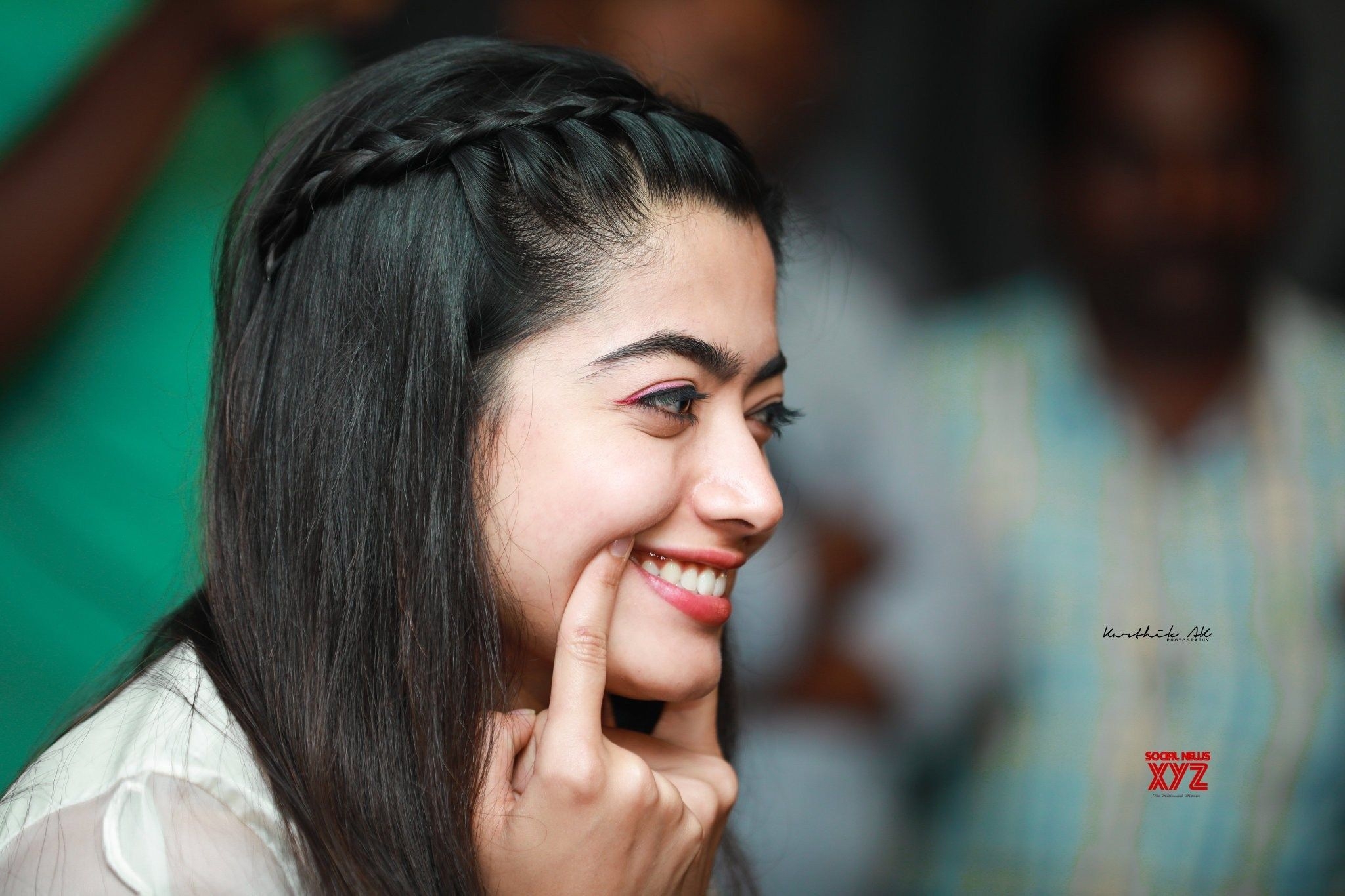 2050x1370 Rashmika Mandanna, Desktop