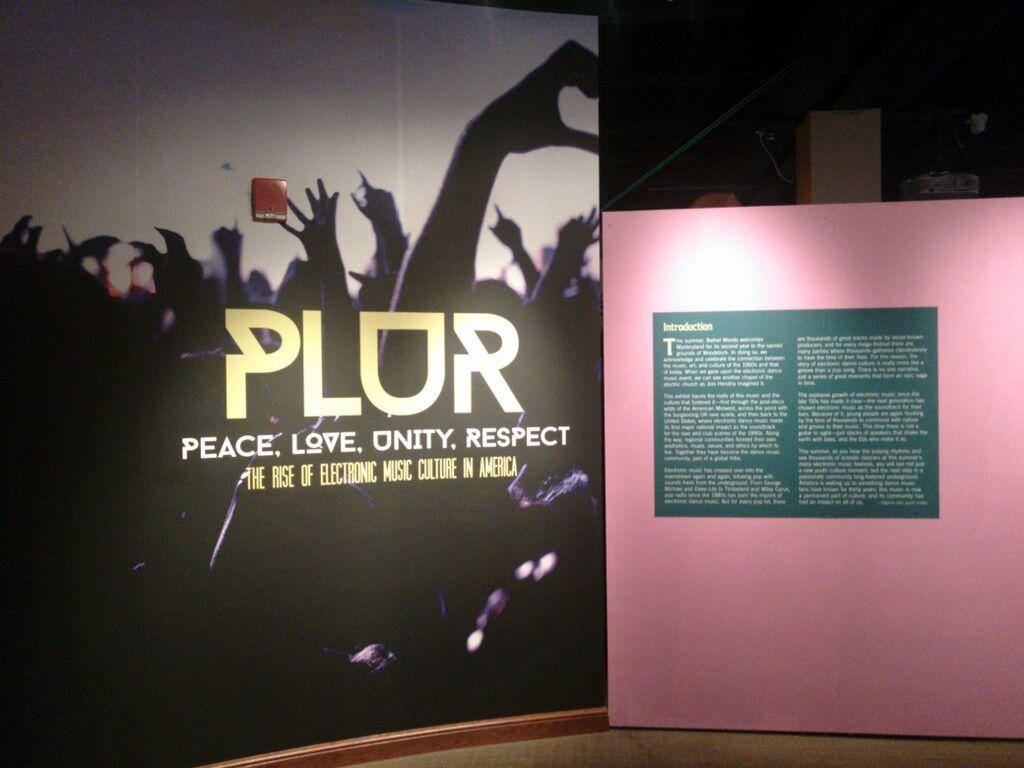 1030x770 plur exhibit, Desktop