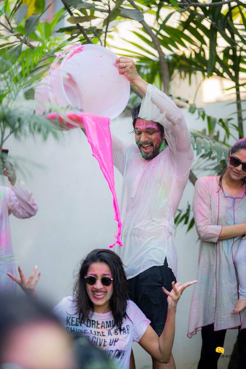 800x1200 Colourful Pics: Allu Arjun, Sneha Reddy & kids celebrate Holi in style!. Telugu Movie News of India, Phone