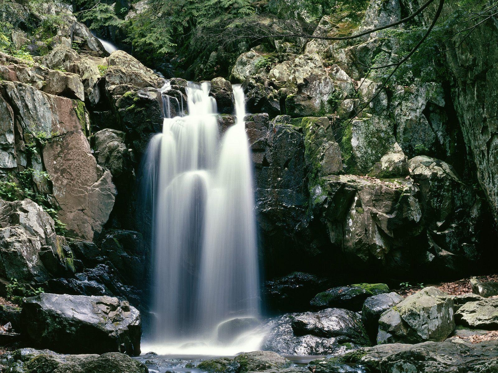 1600x1200 Nature: Doyle River Falls, Shenandoah National Park, Virginia, Desktop