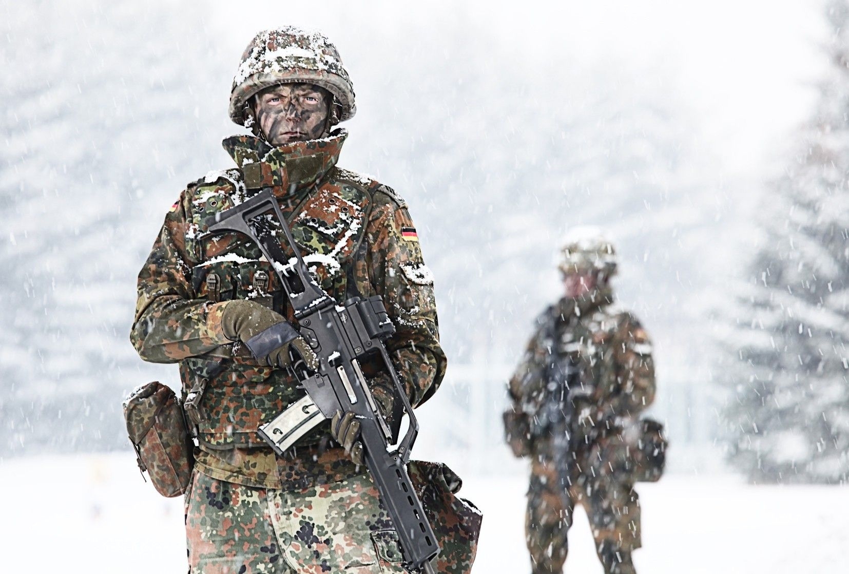 1660x1120 rifles, soldiers, winter, snow, guns, military, Warfare, weapons, Desktop