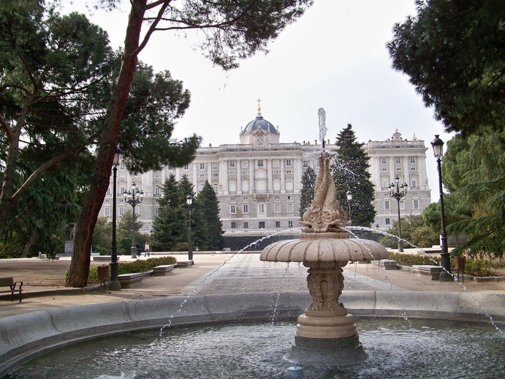 1030x770 An American in Spain, part 3: Palaces and parks in Madrid. Skulls, Desktop