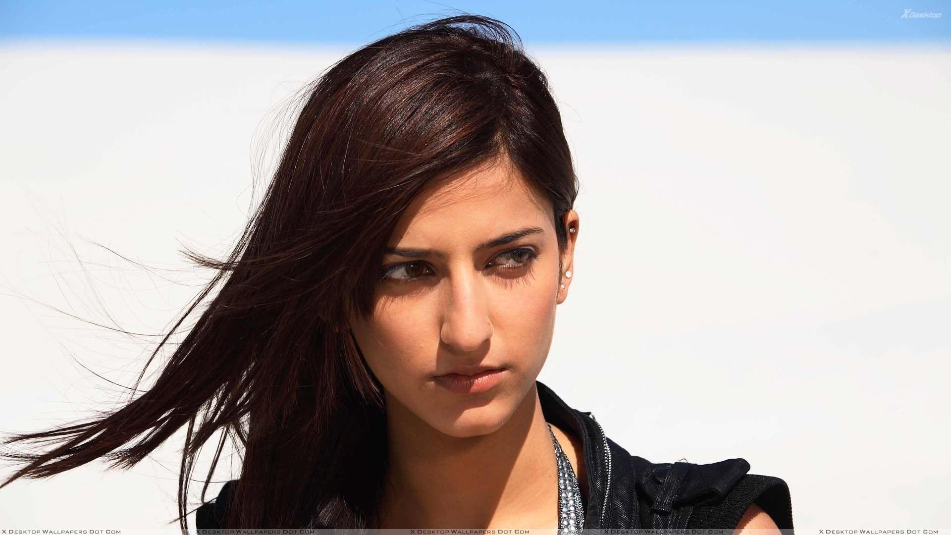 1920x1080 Shruti Haasan Sad Cute Face Closeup Wallpaper, Desktop