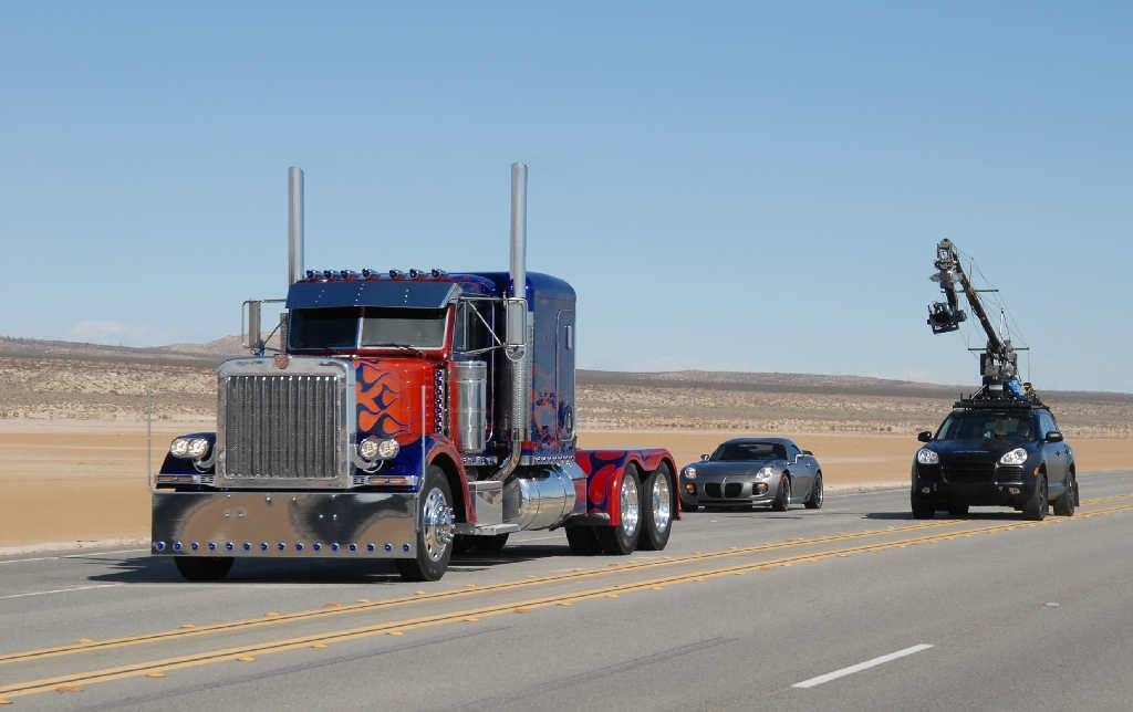 1030x650 optimus truck on shoot, Desktop