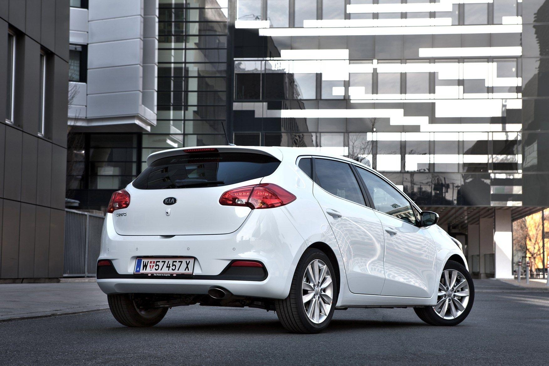 1760x1170 Kia Ceed Hatchback Review (2012 - ), Desktop