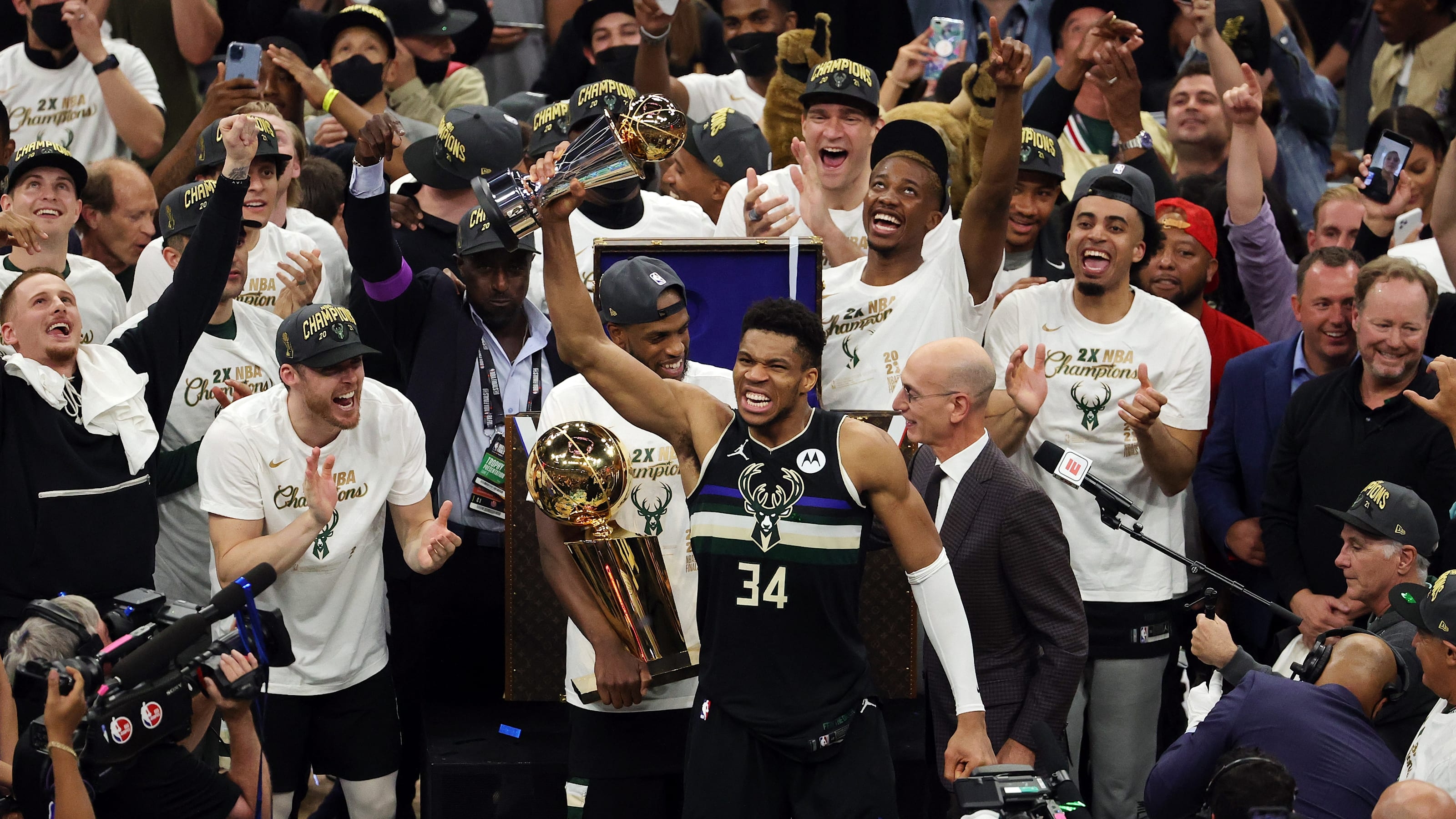 3200x1800 Giannis Antetokounmpo scores 50 to lead Bucks to first NBA title in 50 years, Desktop