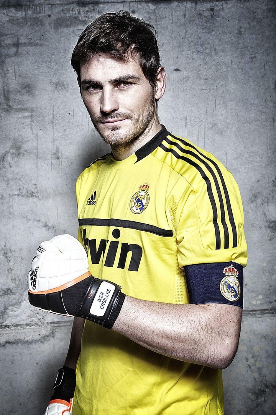 940x1410 Iker Casillas High Quality Wallpaper, Phone