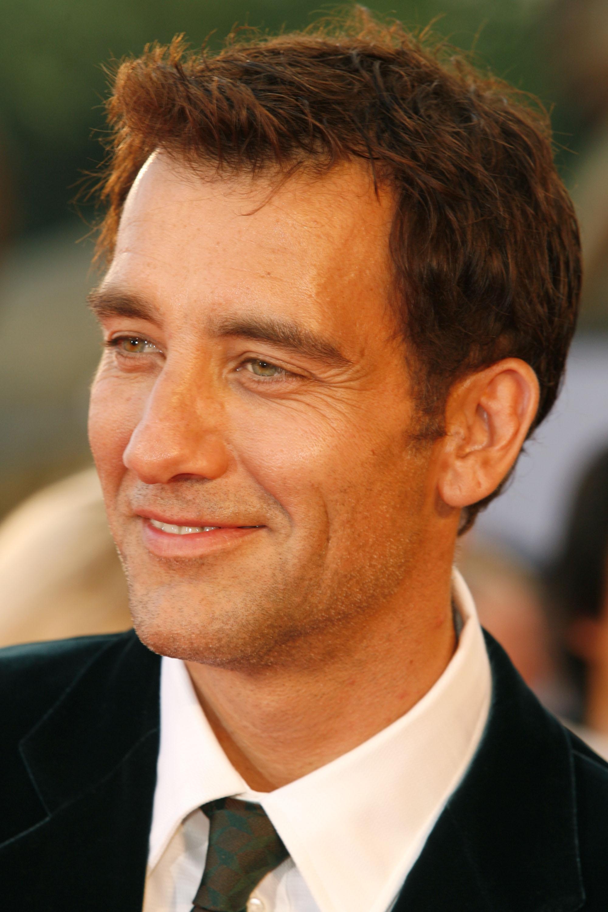 2000x3000 Celebrities Desktop Wallpaper Clive Owen Wallpaper, Phone