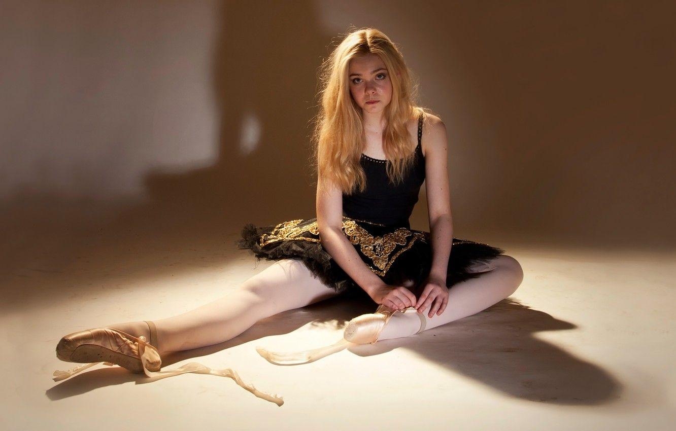 1340x850 Wallpaper ballerina, photohoot, Pointe shoes, Elle Fanning image, Desktop