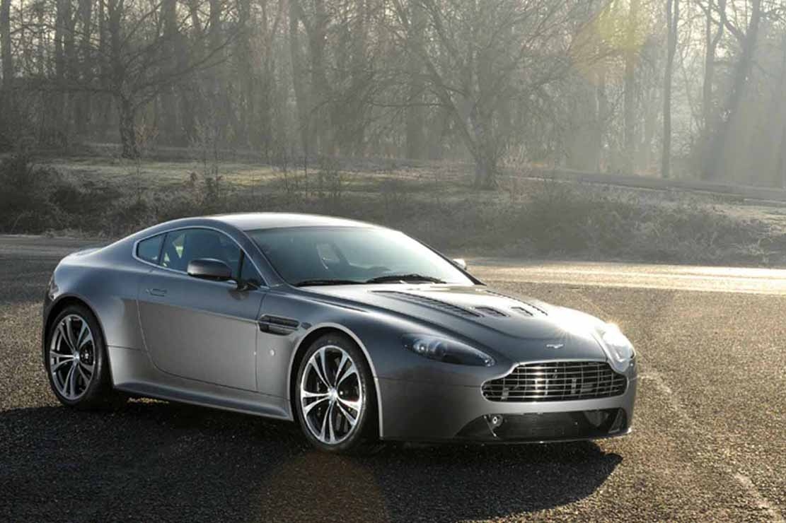 1120x740 pieces of aston martin v8 vantage, Desktop