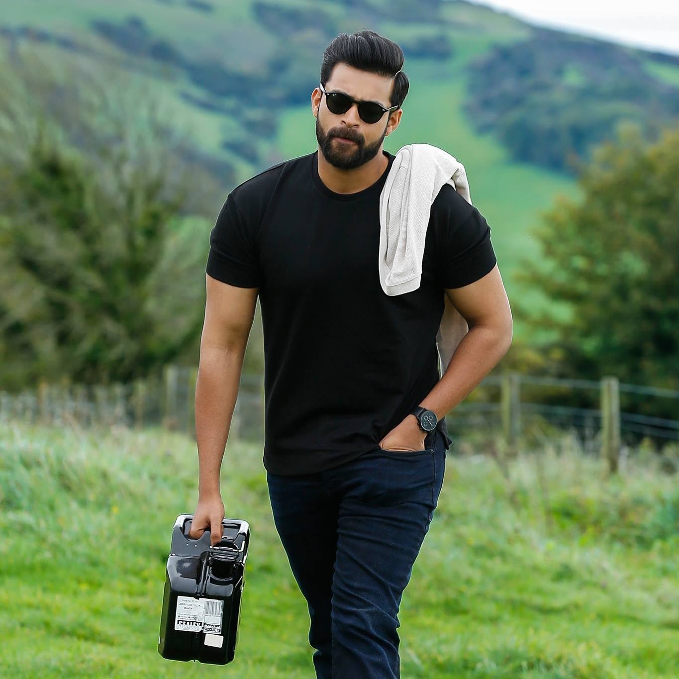 1370x1370 Tholi Prema Movie HD Photo Stills. Varun Tej, Rashi Khanna, Phone