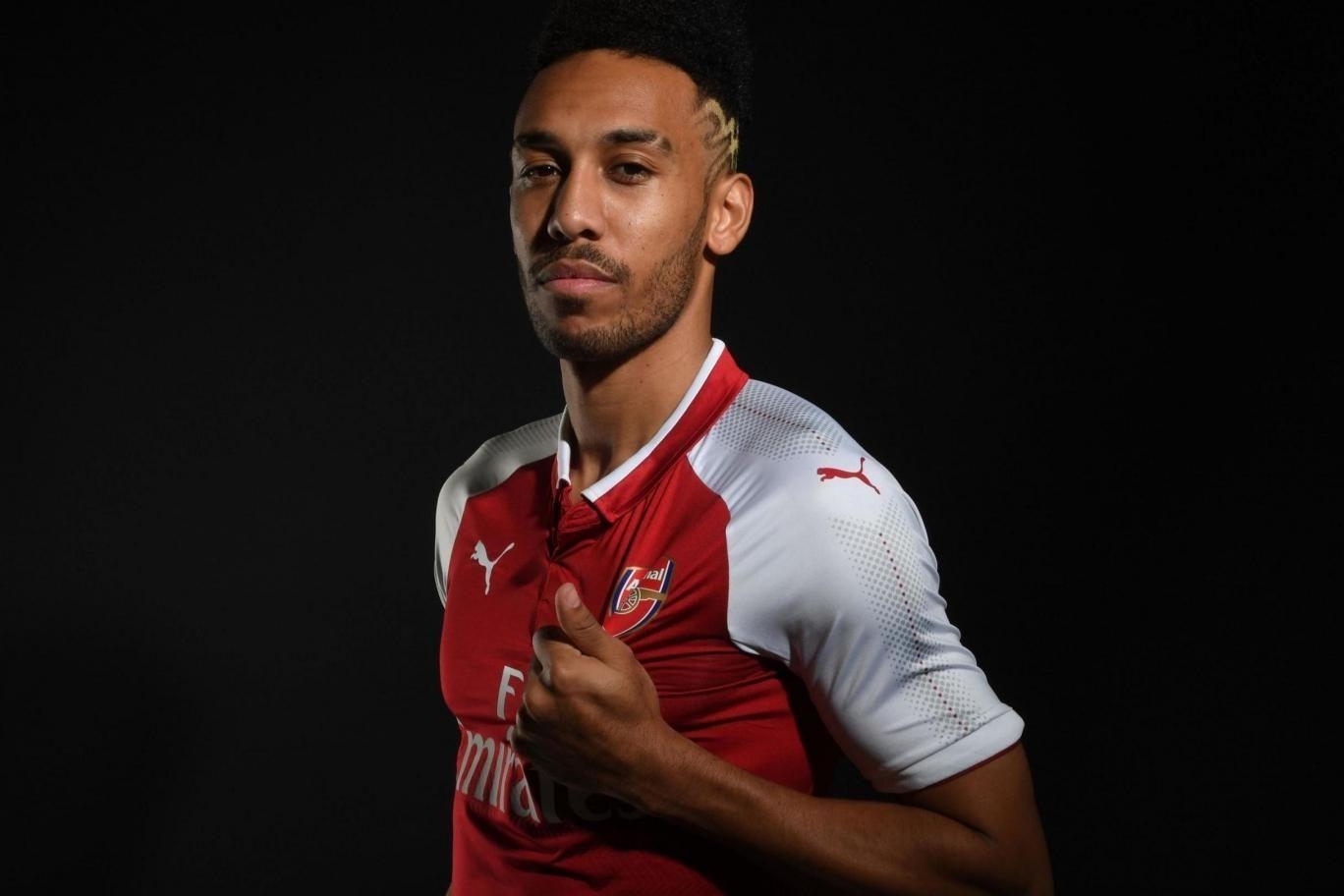 1370x920 New Arsenal Signing Pierre Emerick Aubameyang In Picture. London, Desktop