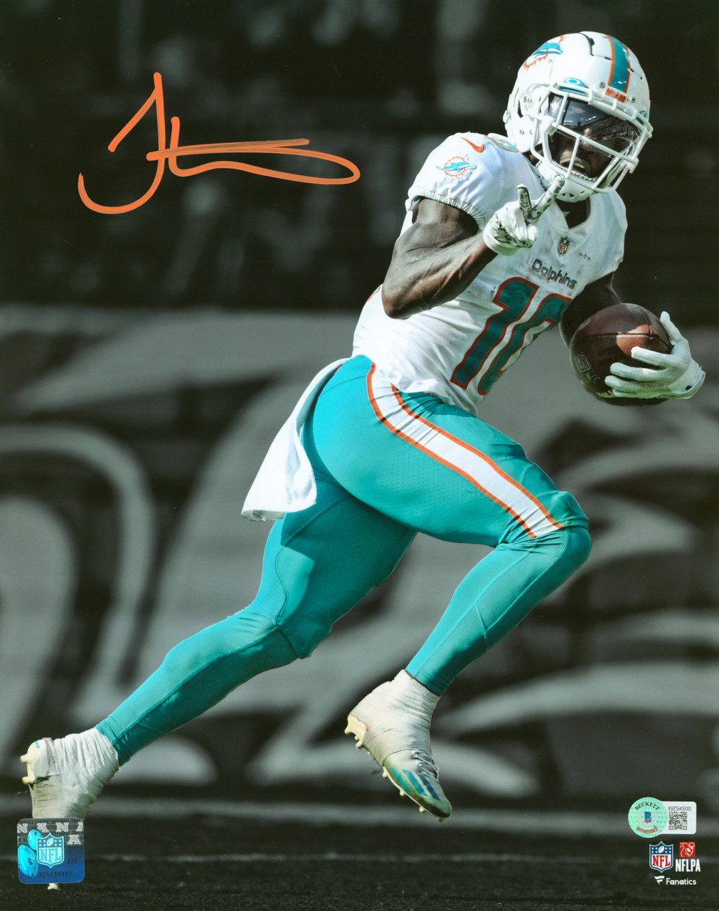 1020x1280 Dolphins Tyreek Hill Authentic Signed 11x14 Vertical Photo BAS Witnessed, Phone