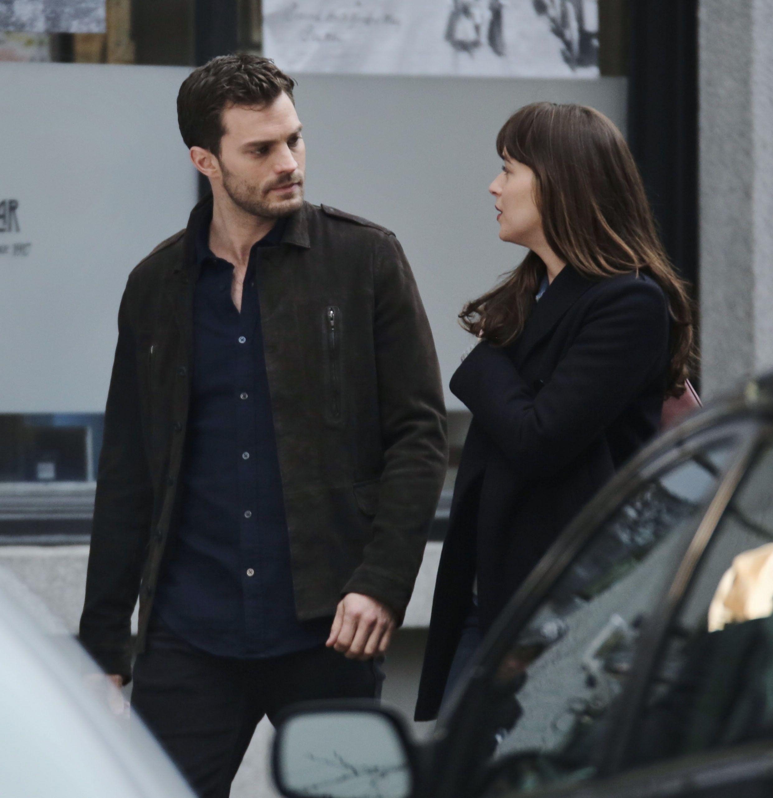 2490x2570 Dakota Johnson Couples Up with Jamie Dornan and Eric Johnson to, Phone