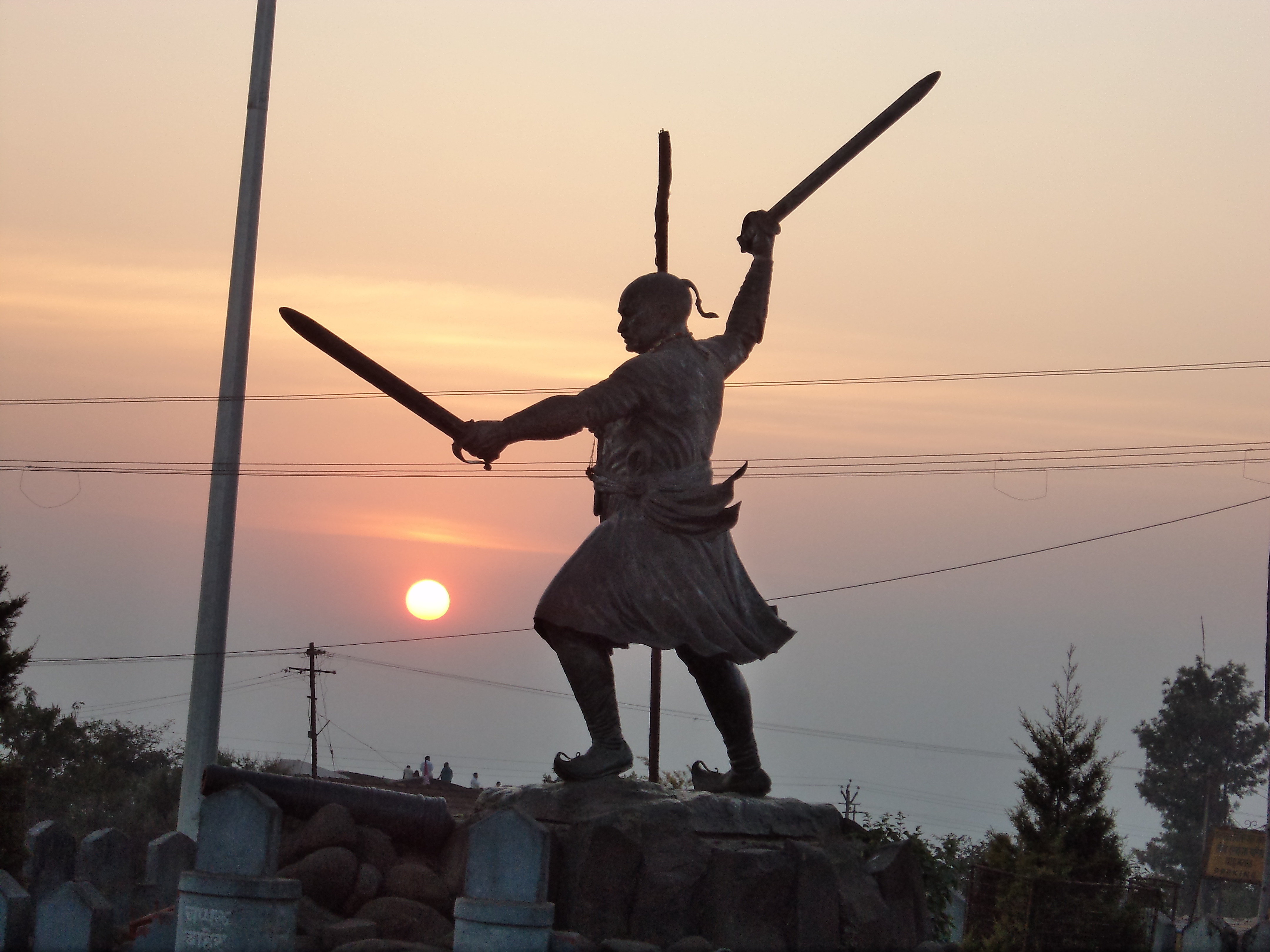 4320x3240 Bajiprabhu Deshpande Statue in Panhala, Desktop