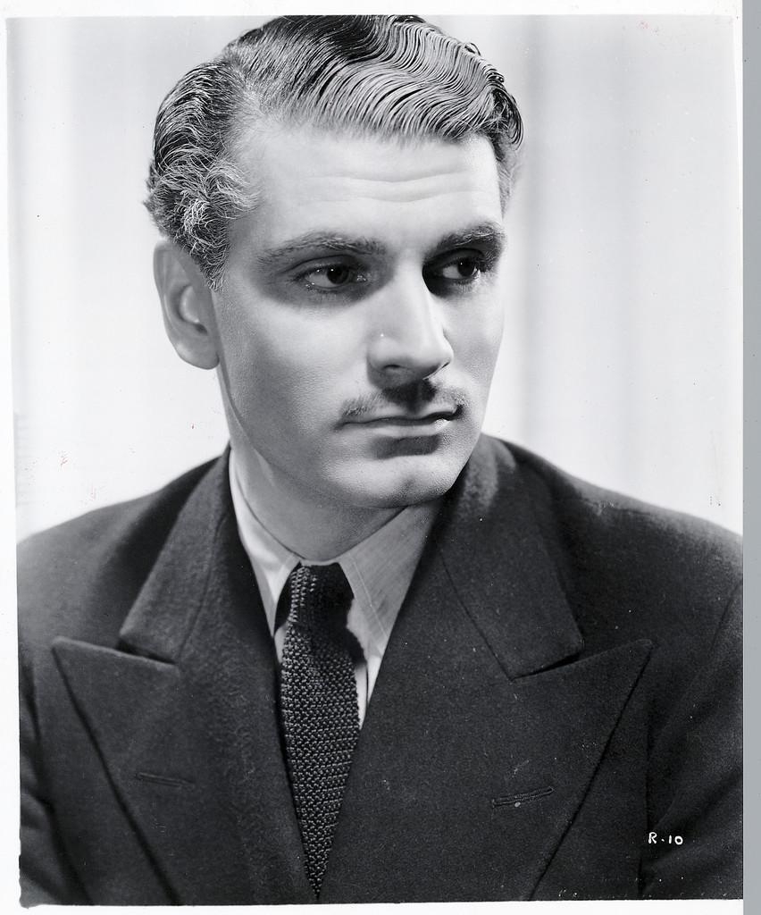 860x1030 wallpaper Hollywood Photo: Laurence Olivier, Phone