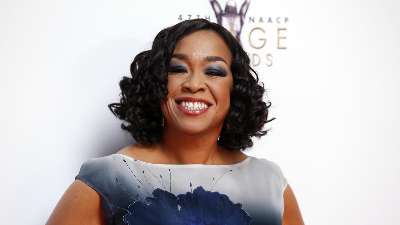 1600x900 Grey's Anatomy creator Shonda Rhimes talks salary, Desktop