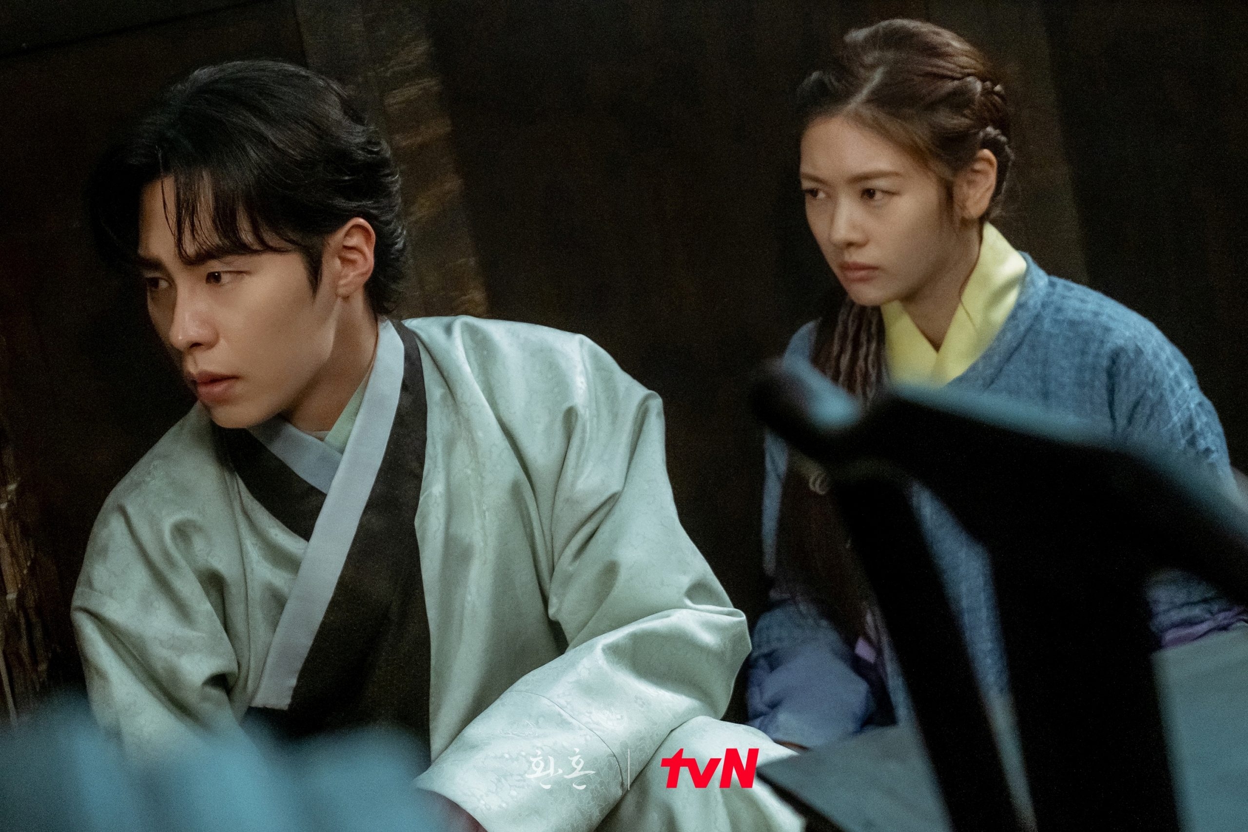 2560x1710 Lee Jae Wook And Jung So Min Find Themselves In A Harrowing Situation In “ Alchemy Of Souls”, Desktop