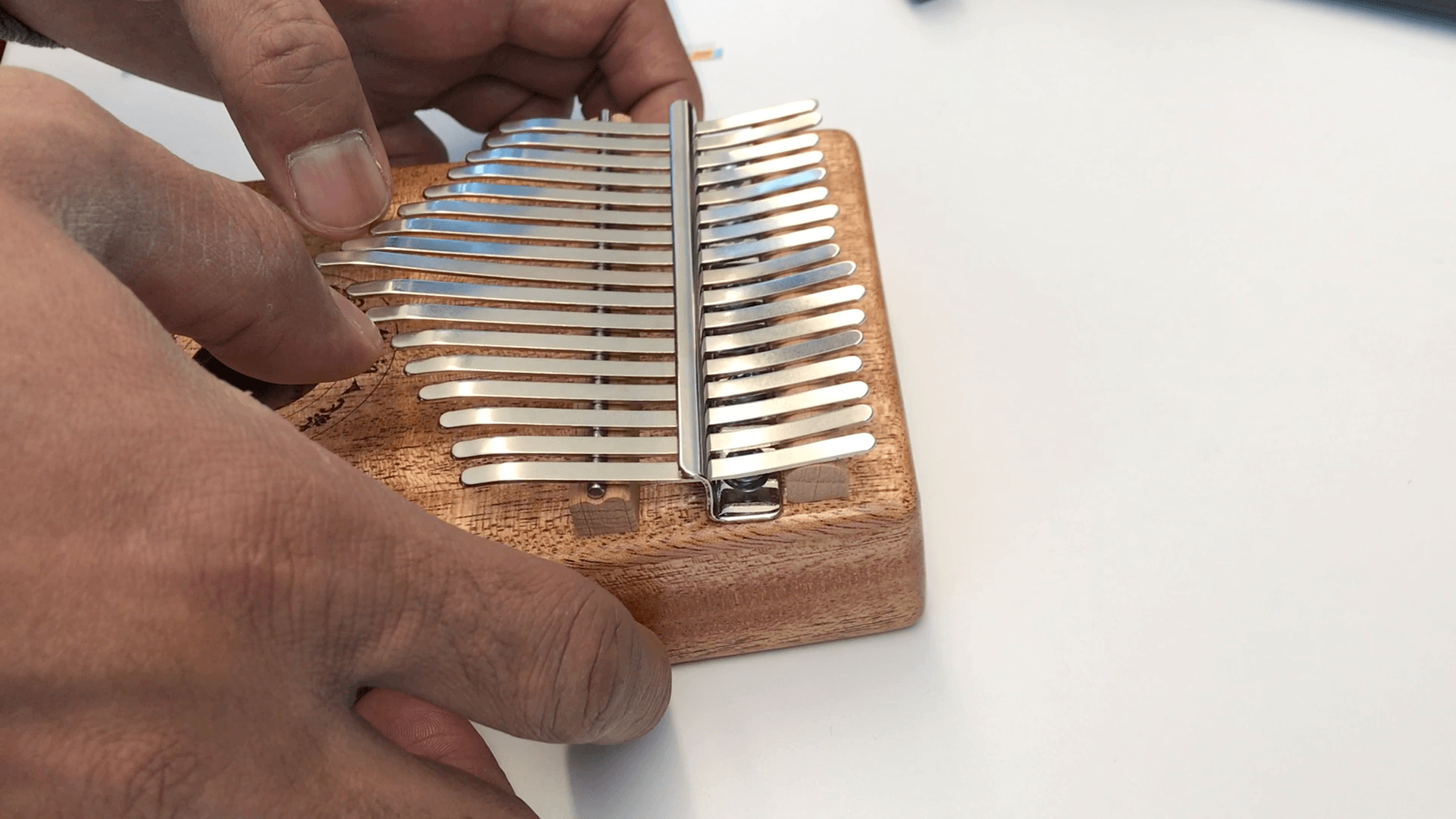 1920x1080 Learning to play my Mugig Kalimba, Desktop