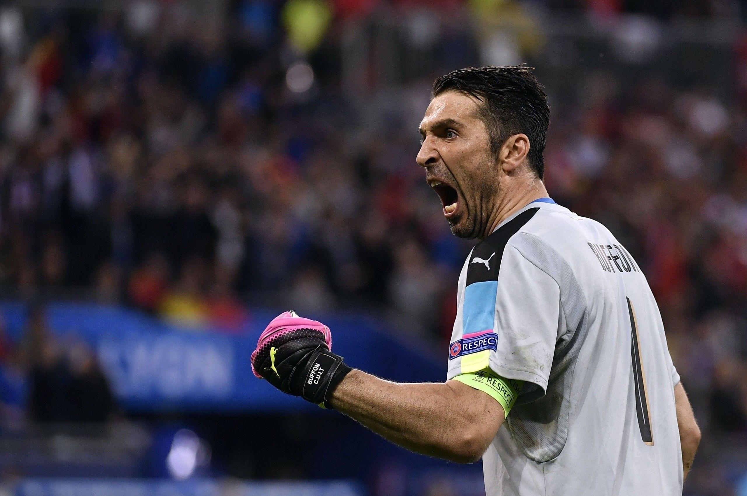 2560x1700 Download  Gianluigi Buffon, Goal Keeper, Juventus, Desktop