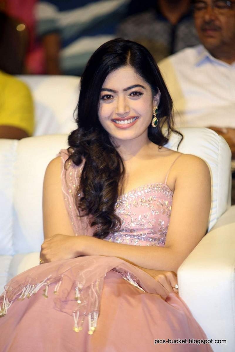 810x1200 Geetha Govindam movie actress Rashmika Mandanna photo, Phone