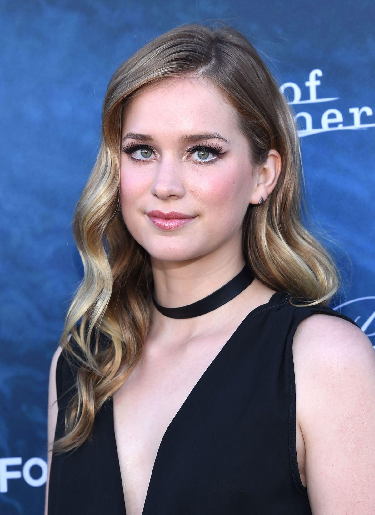 1200x1650 Elizabeth Lail Bio, Height, Body Measurements, Affairs, Boyfriend, Phone