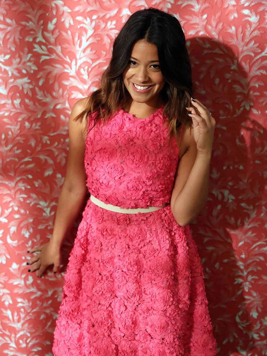 900x1200 Gina Rodriguez: Jane The Virgin Season 1 Promos -03, Phone