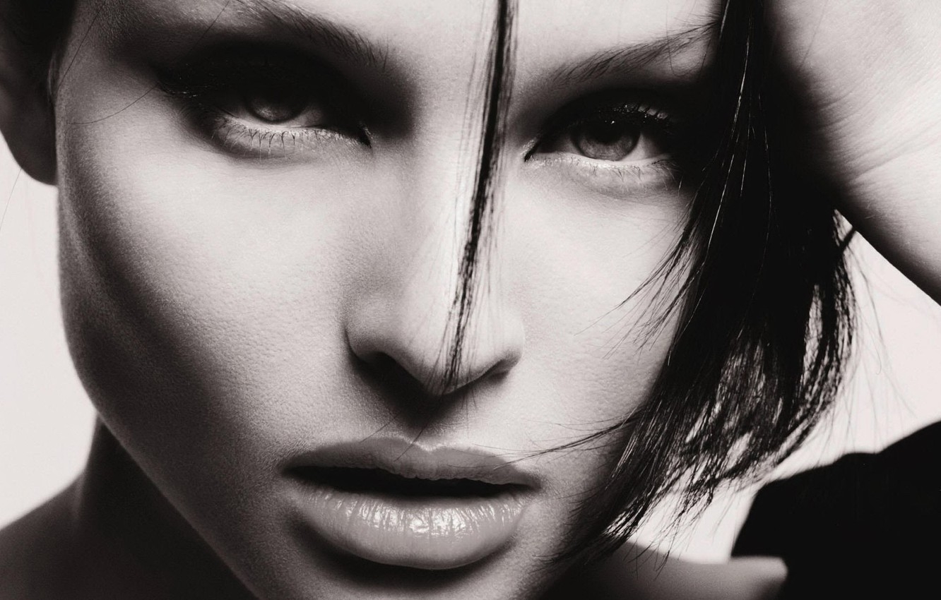 1340x850 Wallpaper Eyes, Girl, Face, Black And White, Portrait, Brunette, Lips, Singer, Sophie Ellis Bextor, Sophie Ellis Bextor Image For Desktop, Section девушки, Desktop