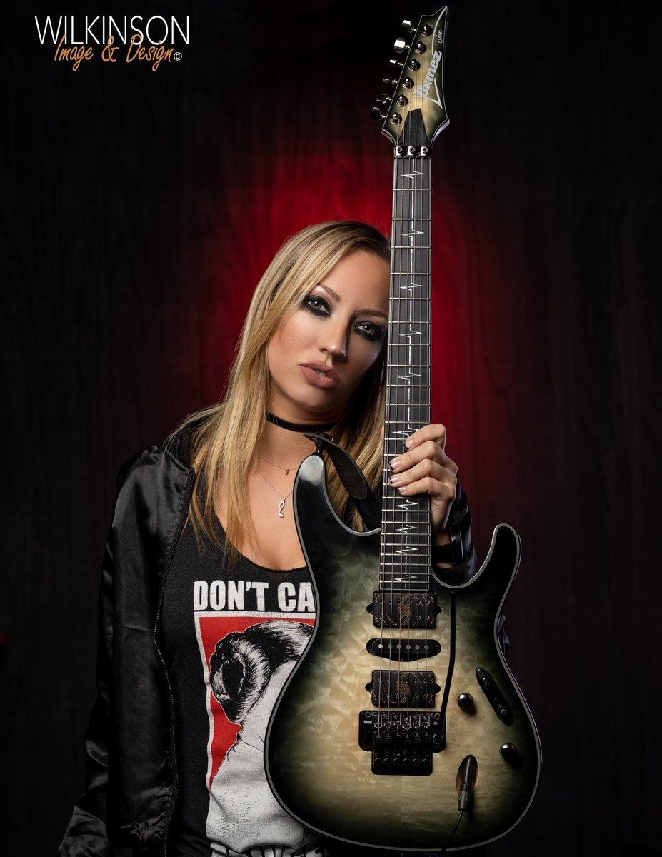 930x1200 Nita Strauss's not another color :), Phone