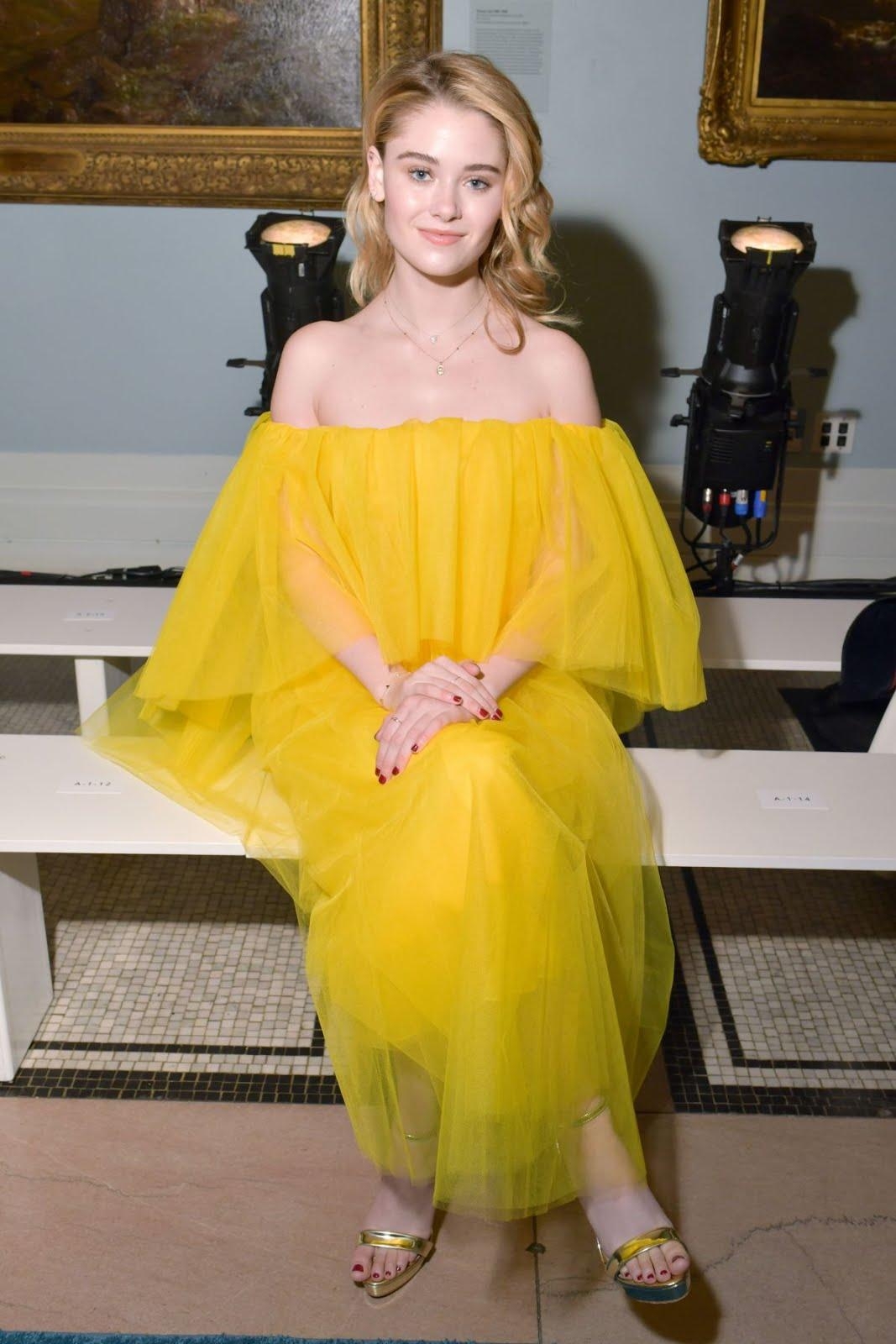 1070x1600 Virginia Gardner At Carolina Herrera Fall Winter 2019 fashion Show, Phone