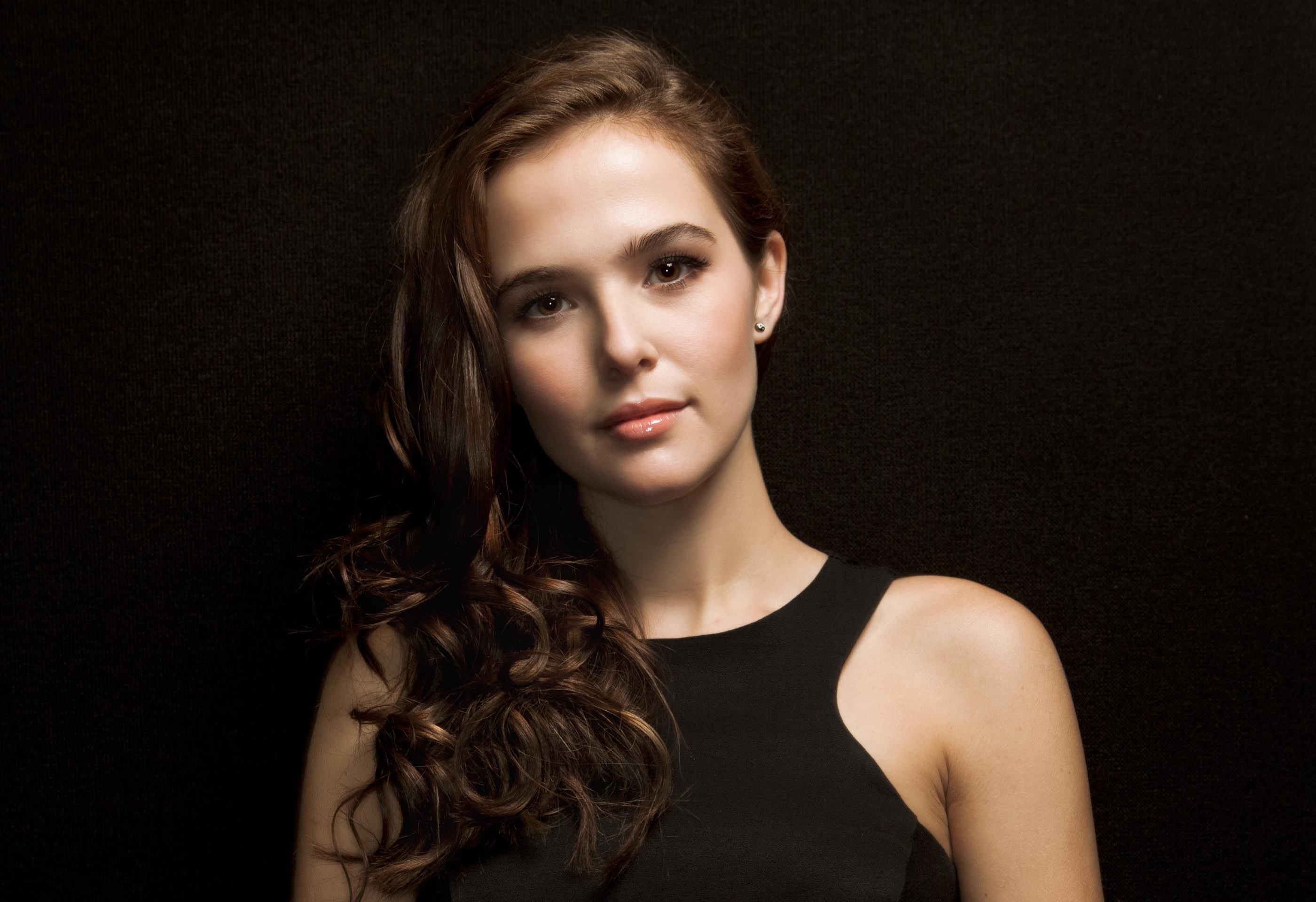 2800x1920 Zoey Deutch Wallpaper 27479 Download Test, Desktop