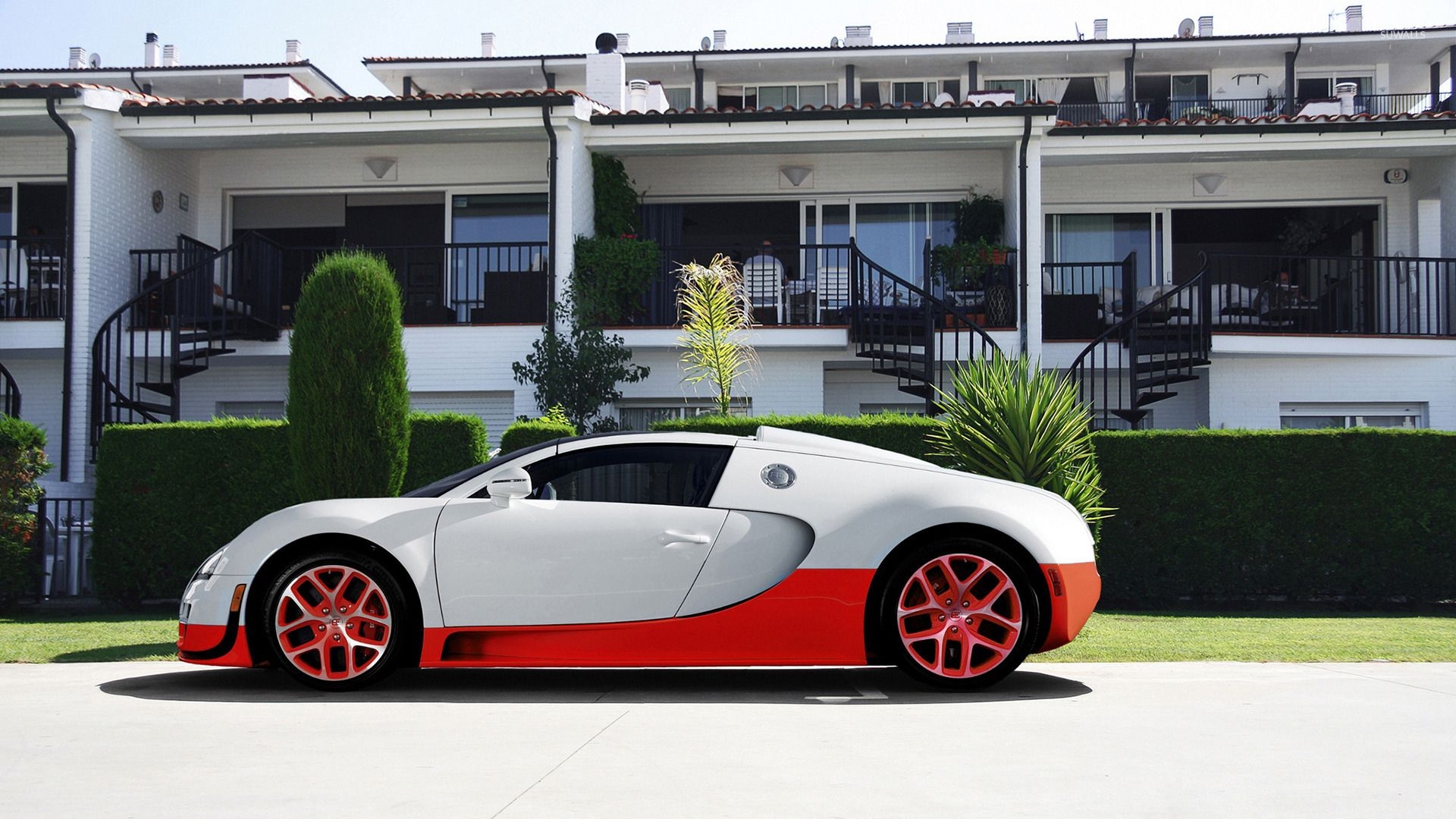 1920x1080 White Bugatti Veyron in front of the house wallpaper wallpaper, Desktop