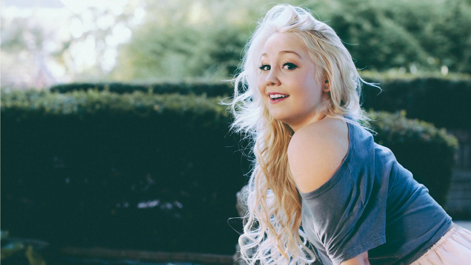 1930x1090 RaeLynn HD Wallpaper and Background Image, Desktop