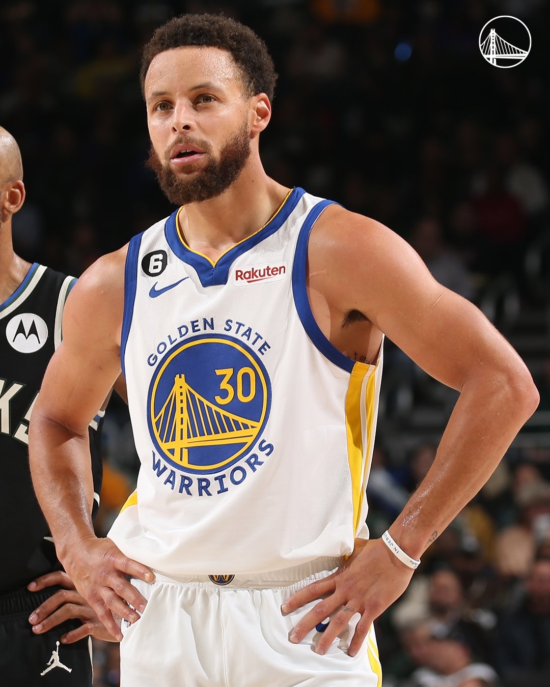 1080x1350 Golden State Warriors Curry, who suffered an injury during last night's game in Indiana, underwent an MRI today. The MRI confirmed that Stephen experienced a left shoulder subluxation. A, Phone