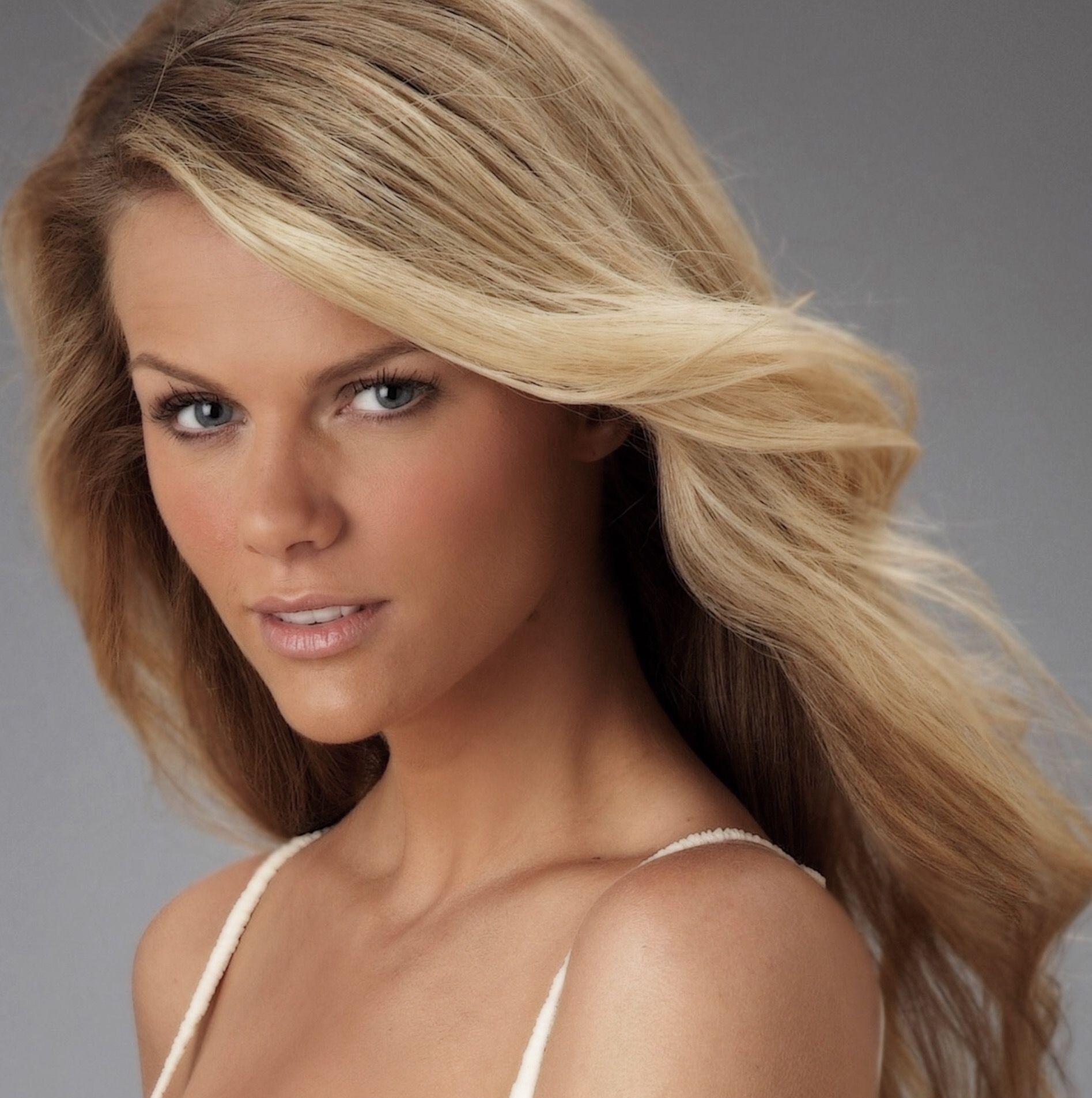 1900x1910 Brooklyn Decker. SI Swimsuit Models. Brooklyn, Phone