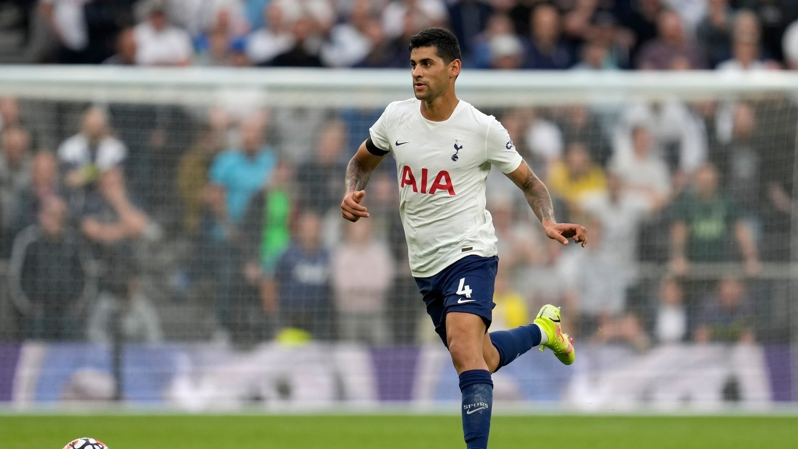 1600x900 Tottenham defender Cristian Romero has 'serious' hamstring injury, Desktop