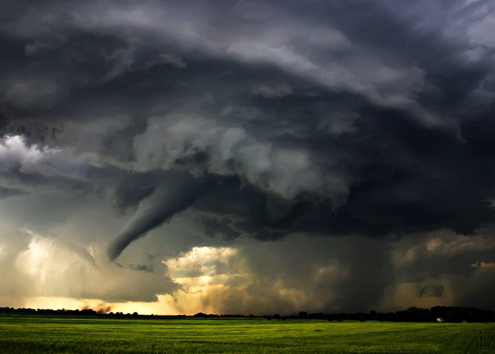 1600x1150 Clouds Tornado Wallpaper High Resolution Stock Image 58126, Desktop