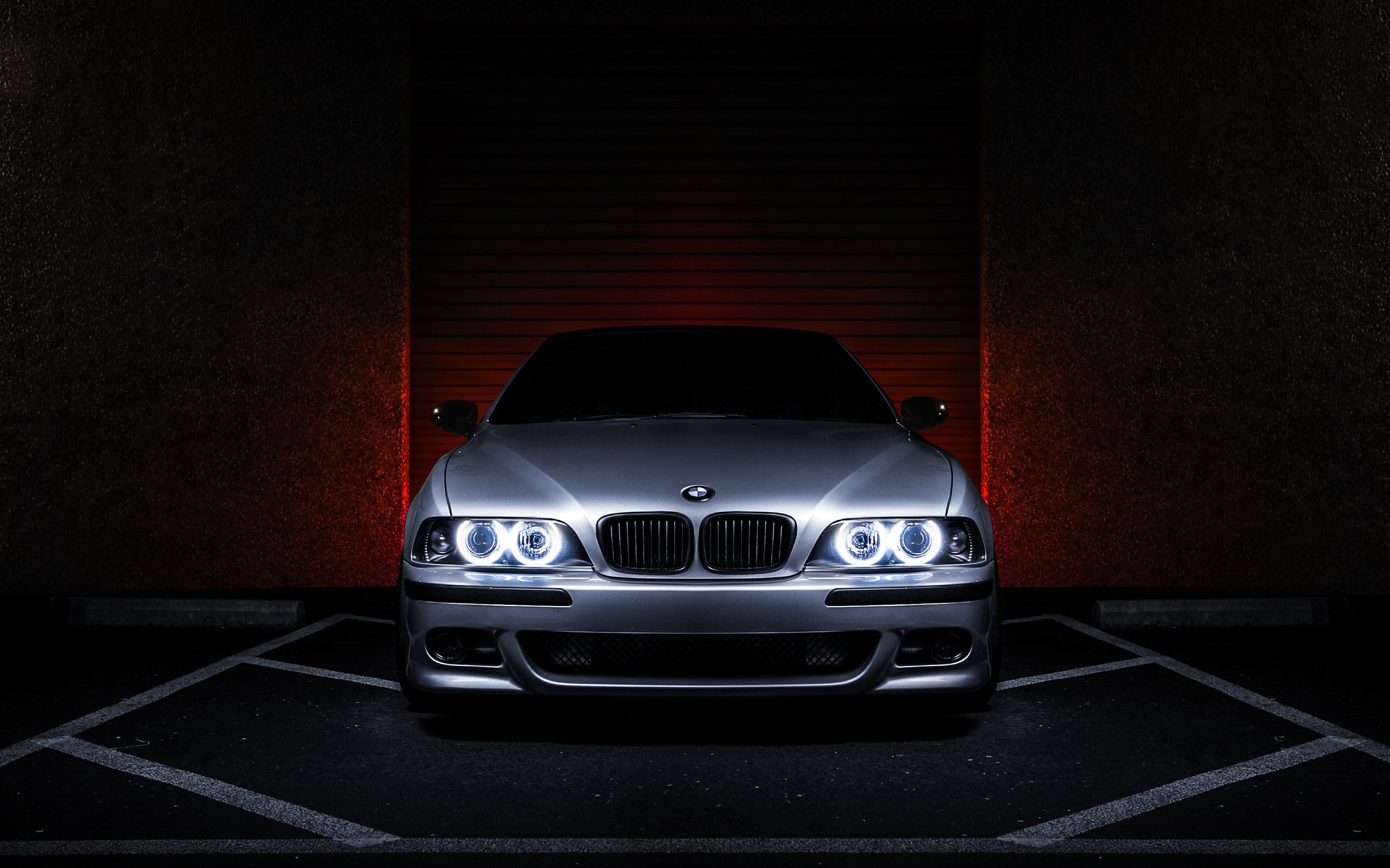 2880x1800 Download wallpaper BMW M parking, E headlights, silver M5, Desktop