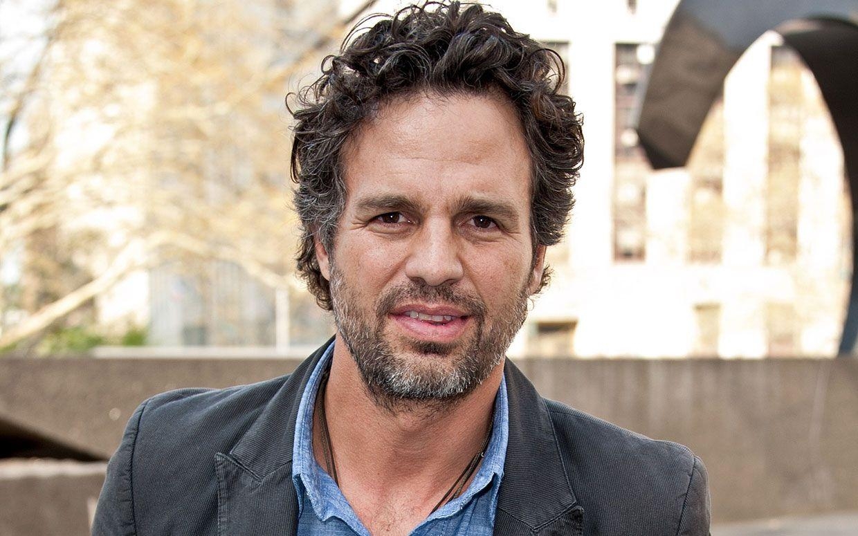 1240x780 How Mark Ruffalo's Dog Saved His Son from Danger, Desktop